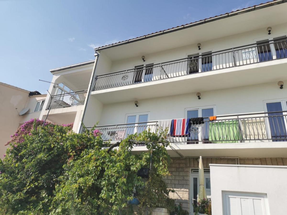 M&M'S- Lovely Apartments Baška Voda Eksteriør billede